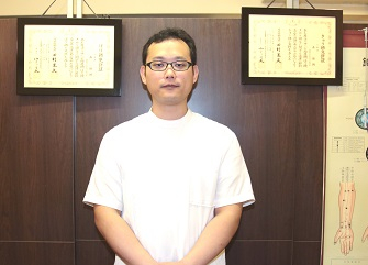 もり鍼灸院先生(代表)インタビュー施術写真01