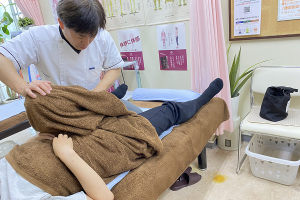 きよしヶ丘整骨院の骨盤矯正の施術風景画像