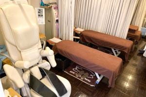 あかさか二丁目接骨院で整体施術を受ける内観画像像