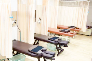 医心堂接骨鍼灸院であん摩マッサージ指圧を受ける内観画像像