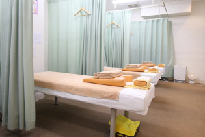 三ノ輪ほーむ整骨院鍼灸マッサージ院であん摩マッサージ指圧を受ける内観画像像