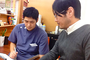 太平二丁目接骨院のカウンセリング風景の画像