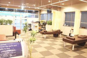 おおみや接骨院で整体施術を受ける内観画像