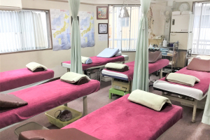 五健鍼灸整骨院 世田谷本院で整体施術を受ける内観画像像