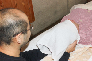 さくら治療院のあん摩マッサージ指圧の施術風景画像です。