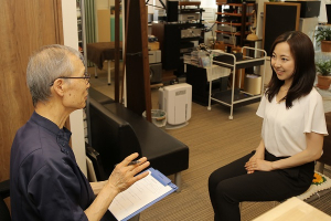 こんぽん整体 新生院の整体のカウンセリング風景画像です。