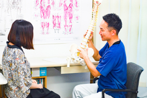 掛川　整骨院あおいのカウンセリング風景の画像