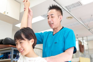 みづほ接骨院の整体の施術風景画像です