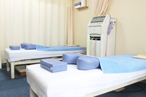 和泉鍼灸整骨院で整体施術を受ける内観画像