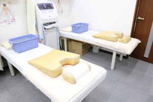 高松鍼灸整骨院で整体施術を受ける内観画像