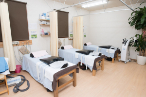 鍼灸整骨院ひなたぼっこで整体施術を受ける内観画像像