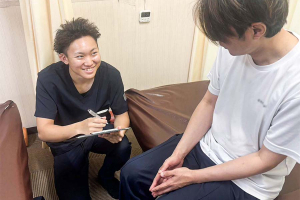 河内いわふね駅前整骨院の保険適用(柔道整復師)の施術風景画像です。