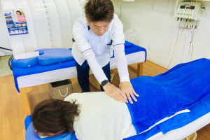 みはら整骨院イオンザ・ビッグエクストラ大安寺店内の整体施術の画像