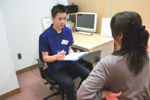 リカバリー整骨院　太宰府院のカウンセリング風景画像です