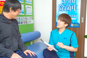 ひでしま整骨院　遠賀川駅院のカウンセリング風景画像です。