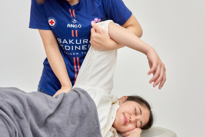 さくらメディネス整骨院　小禄院の肩こりの施術風景画像です。