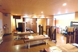 南洋堂接骨院・鍼灸院の整体施術を受ける内観の画像