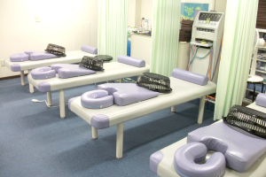 なかめスポーツ整骨院であん摩マッサージ指圧を受ける内観画像像