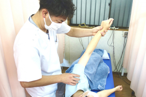 品川中延鍼灸整骨院・整体院の整体の施術風景画像です。