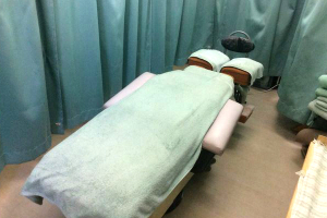 ケアステーションで整体施術を受ける内観画像