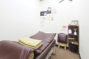 ひだまり鍼灸院整骨院（杉並区西荻窪）であん摩マッサージ指圧を受ける内観画像像