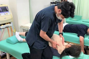 あさひが丘接骨院の整体の施術風景画像です。