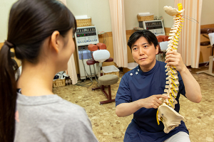 横浜浅間整骨院のカウンセリング風景の画像