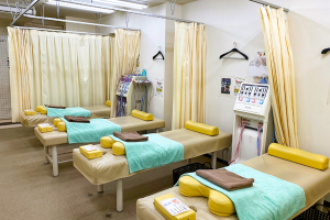 こもれび鍼灸整骨院で整体施術を受ける内観画像像