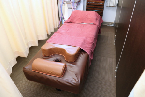 きざき鍼灸整骨院であん摩マッサージ指圧を受ける内観画像です。