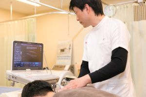 山原はりきゅう接骨院の肩こりの施術風景画像です。