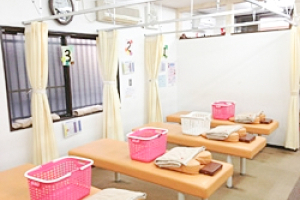 むらかみ整骨院・鍼灸院 京田辺で整体施術を受ける内観画像