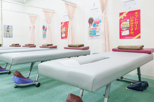 あい鍼灸院・接骨院 桃谷駅院で整体施術を受ける内観画像像