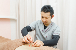 あい鍼灸院・接骨院　今里院の鍼灸の施術画像