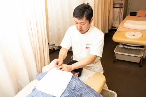 明治鍼灸整骨院阿倍野院の鍼灸施術の画像