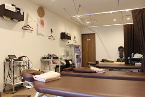 つばき鍼灸整骨院で整体施術を受ける内観画像