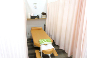 みなみ鍼灸整骨院 本院で整体施術を受ける内観画像像