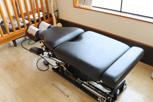 和幸はり灸整骨院　川棚駅院のトムソンベッドの画像です。