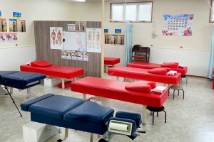 さくらメディネス整骨院 美里院で整体施術を受ける内観画像