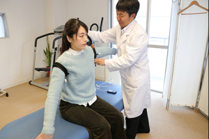 大阪西区カイロプラクティックの肩こりの施術画像