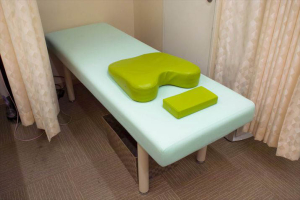 まえかわ鍼灸整骨院で整体施術を受ける内観画像