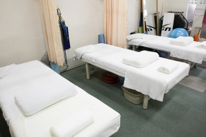 光栄整骨院で整体施術を受ける内観画像