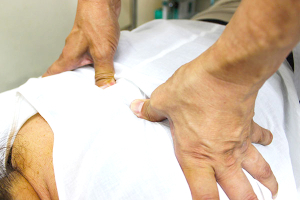 北尾鍼灸整骨院の整体の施術風景画像です。