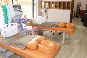 かりゆし整骨院で整体施術を受ける内観画像