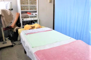 千里山駅前 田中治療院の整体の施術風景画像です。