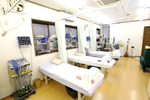 かやはりきゅう整骨院で整体施術を受ける内観画像