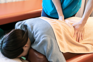 リセット整骨院 しぎの院【鍼灸】の骨盤矯正の施術画像です。