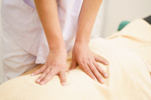 もみらく整体院の腰痛の施術画像