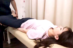 たくみ整骨院の骨盤矯正施術の施術風景画像です。