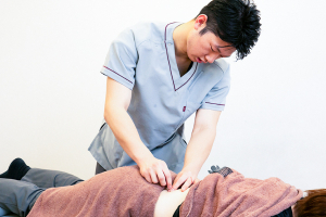あい鍼灸院・接骨院　八戸ノ里駅院の鍼灸の施術画像