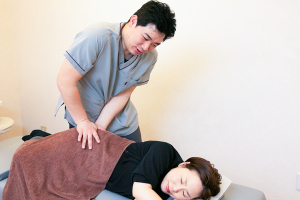 あい鍼灸院・接骨院　八戸ノ里駅院の整体の施術画像